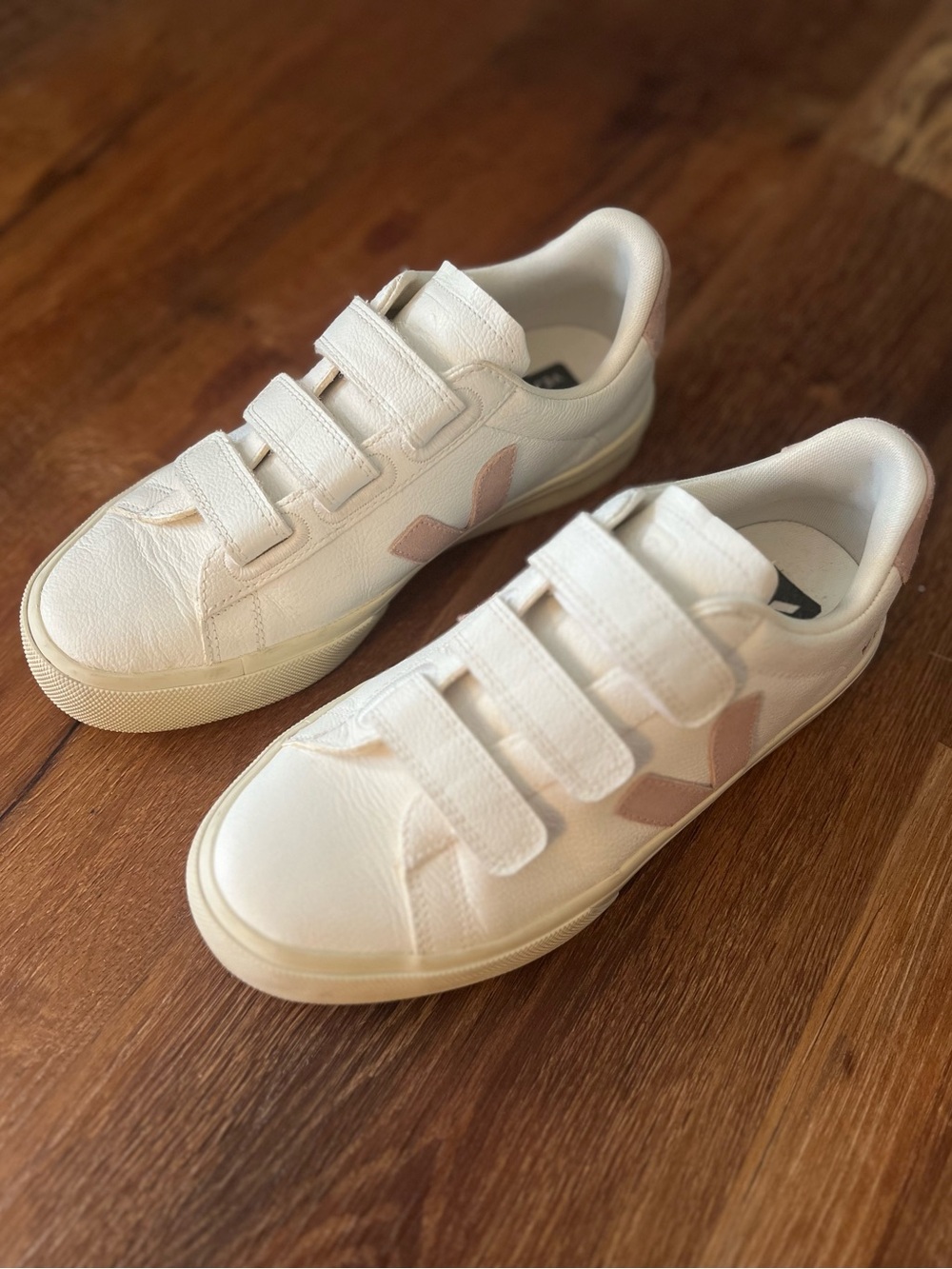 VEJA size 8 Recife Low Top Leather Shoes - White, Pink Preowned Good - Picture 3 of 9